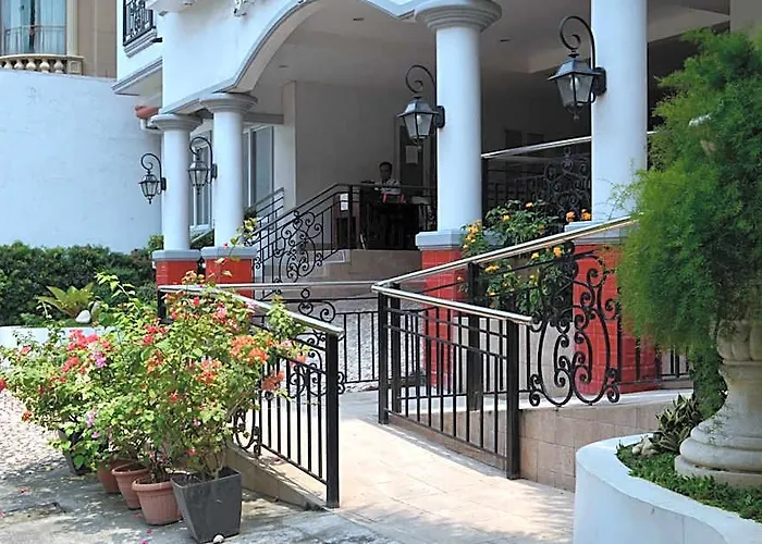 Grand Isabella Residences Aparthotel
